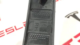 1059980-00-B Кронштейн крепления фары противотуманной правой Tesla model S Арт 99478381, вид 3