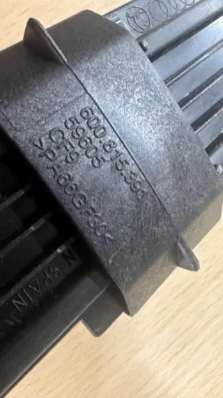 6Q0815391 Крышка корпуса салонного фильтра Skoda Rapid Арт 110947_2, вид 2