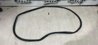 8W9827705B Уплотнитель багажника Audi A4 B9 Арт 1334172436