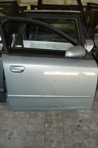 Дверь передняя правая Audi A4 B6 Арт Z334