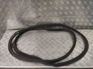 5NA827705 Уплотнитель багажника Volkswagen Caravelle T5 Арт 98006886