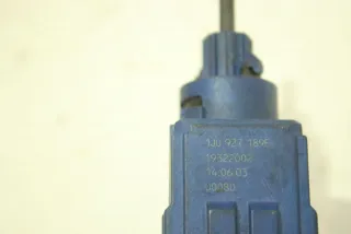 8E0927189E Выключатель концевой (концевик) Volkswagen Passat B5 Арт 98162161, вид 3