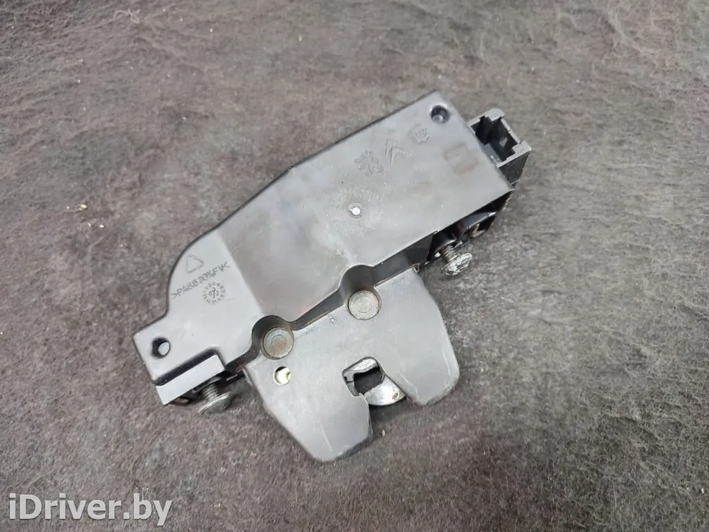 ЗамоккрышкибагажникаPeugeot6072002г.