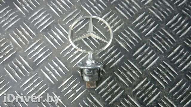 Значок на капот Mercedes E W212 2010г.  - Фото 1