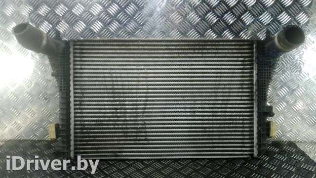 Радиатор интеркулера Volkswagen Sharan 2 2012г.  - Фото 1