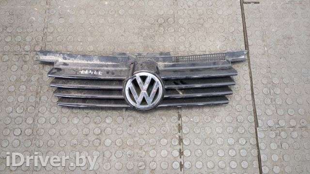 Решетка радиатора Volkswagen Bora 2000г.  - Фото 1
