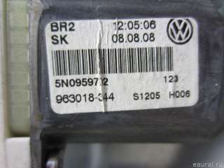 Стеклоподъемник электр. передний правый Volkswagen Tiguan 1 2009г.  - Фото 4