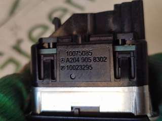 Кнопка открывания багажника Mercedes GLK X204 2013г. A2049058302 - Фото 3