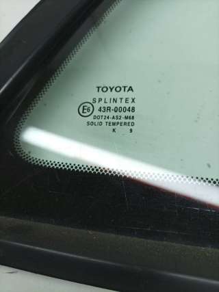 Стекло кузовное боковое правое Toyota Avensis 1 2000г.  - Фото 2