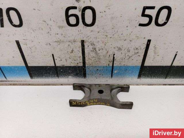 Скоба (кронштейн) крепления форсунки Volkswagen Crafter 1 2015г. 04L130216 VAG - Фото 1