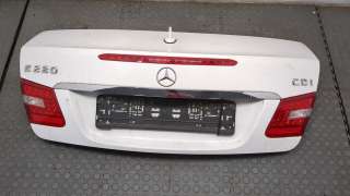Фонарь крышки багажника Mercedes E W207 2012г.  - Фото 2