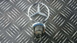 Значок на капот Mercedes E W212 2010г.  - Фото 3