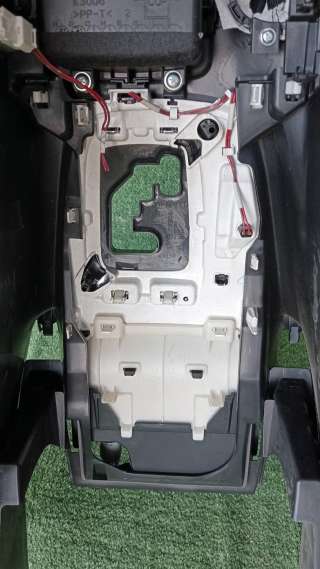 подлокотник Mazda 6 3 2013г. GHP964420C - Фото 9