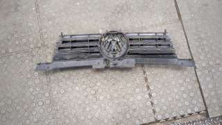 Решетка радиатора Volkswagen Bora 2000г.  - Фото 2