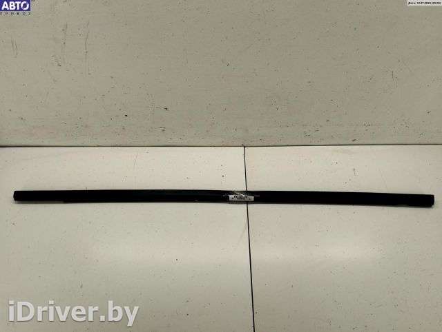 Молдинг стекла двери задней левой наружный Volkswagen Touareg 1 2003г.  - Фото 1