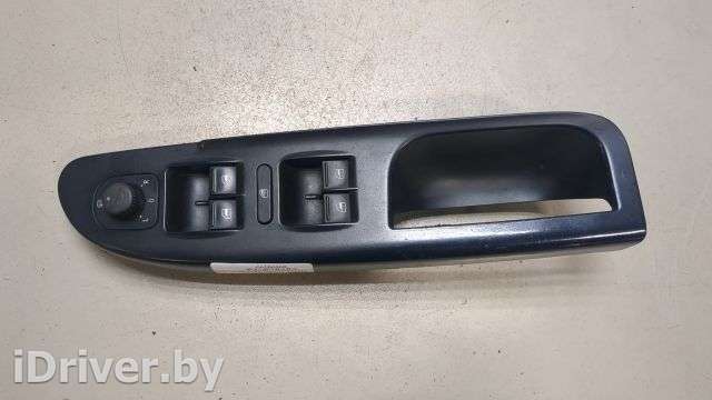 Кнопка стеклоподъемника переднего правого Volkswagen Passat B6 2007г.  - Фото 1